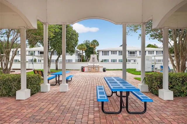 $129,000 | 2261 Northeast 67th Street, Unit 1806, Fort Lauderdale, FL 33308