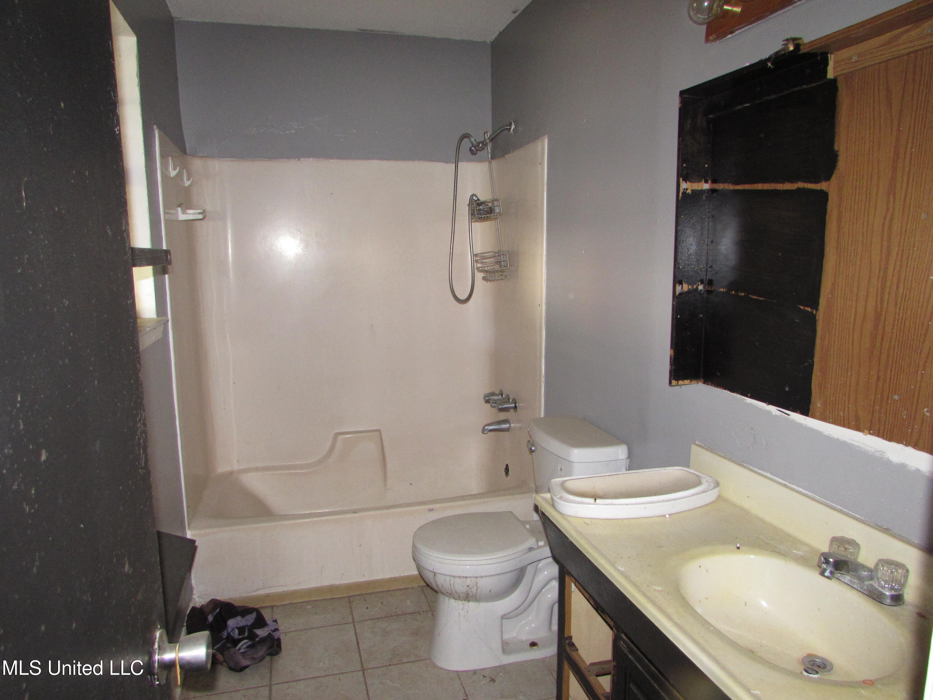 13194 Dedeaux Road Gulfport, MS 39503 - Photo 14 of 23 IMG_1214