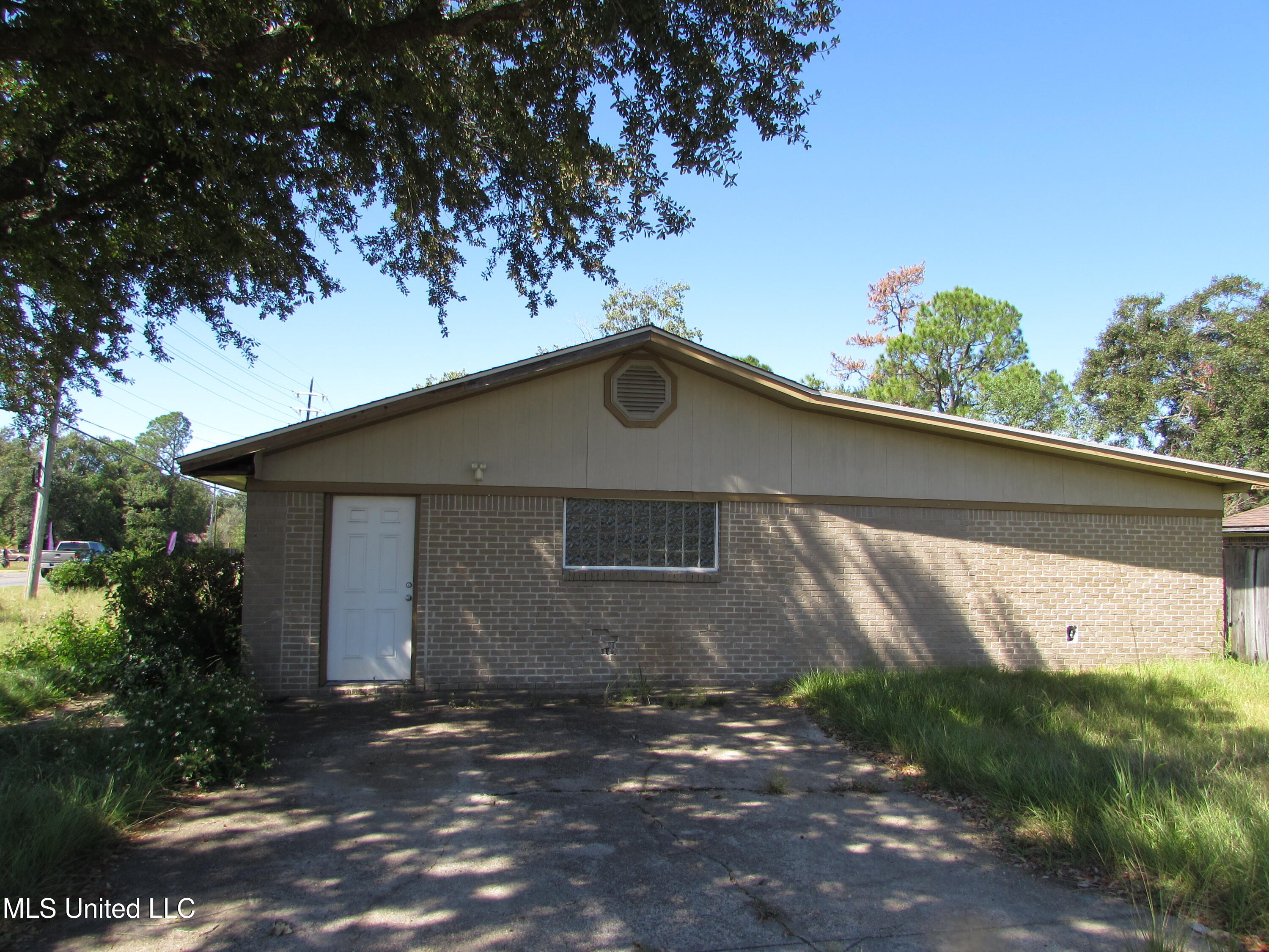 13194 Dedeaux Road Gulfport, MS 39503 - Photo 2 of 23 IMG_1202