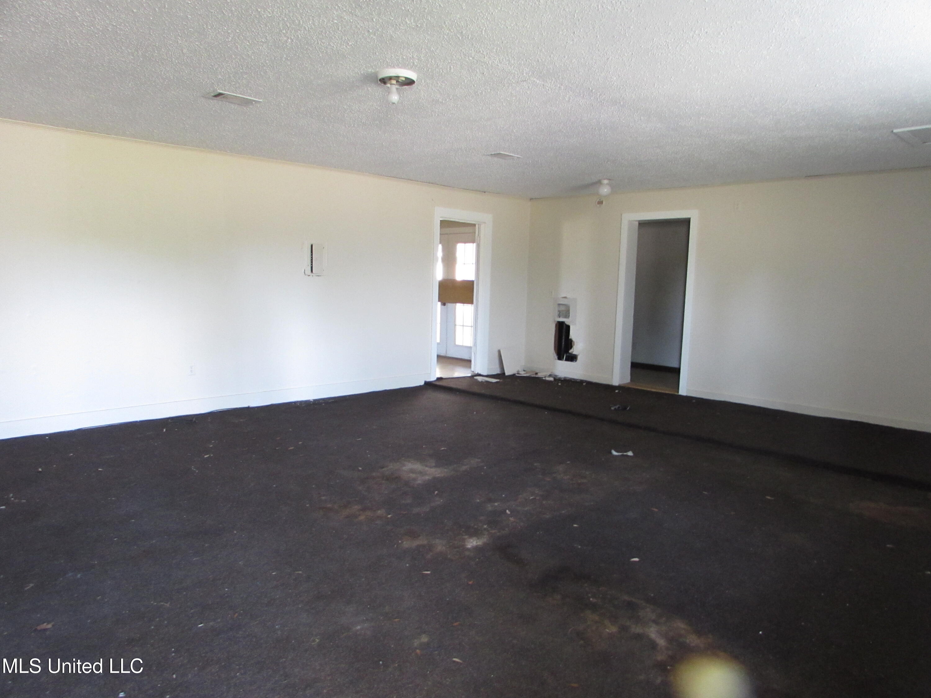 13194 Dedeaux Road Gulfport, MS 39503 - Photo 3 of 23 IMG_1203