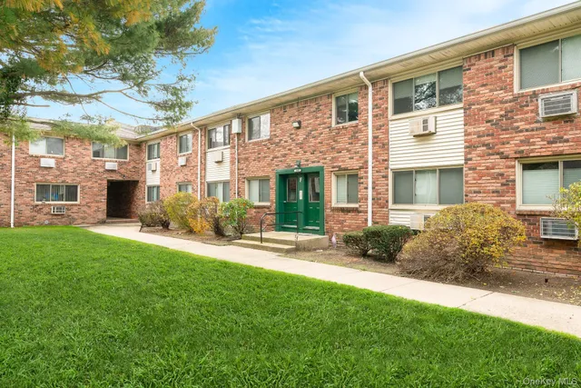 $239,000 | 2449 F Union Boulevard, Unit 12A, Islip, NY 11751