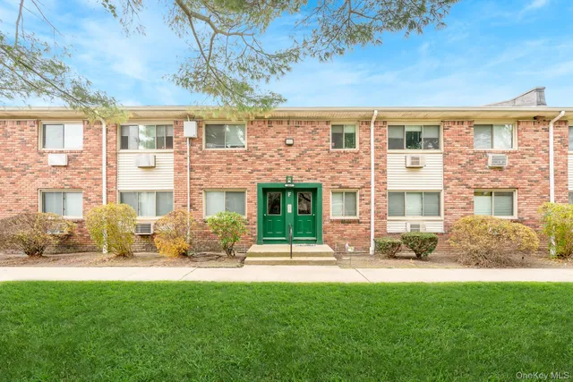 $239,000 | 2449 F Union Boulevard, Unit 12A, Islip, NY 11751