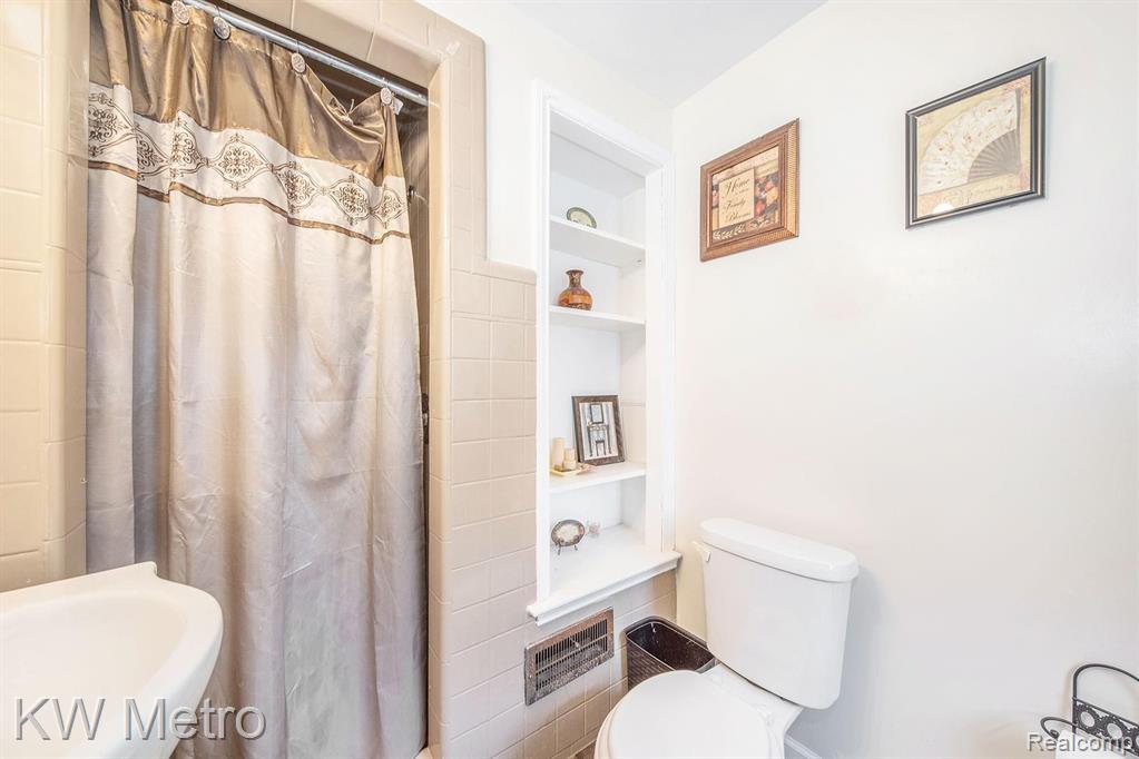 20112 Renfrew Road Detroit, MI 48221 - Photo 14 of 29