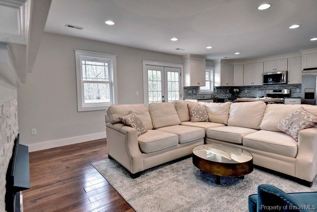 8242 Dutton Road Gloucester, VA 23061 - Photo 4 of 33 Gallery Image 4