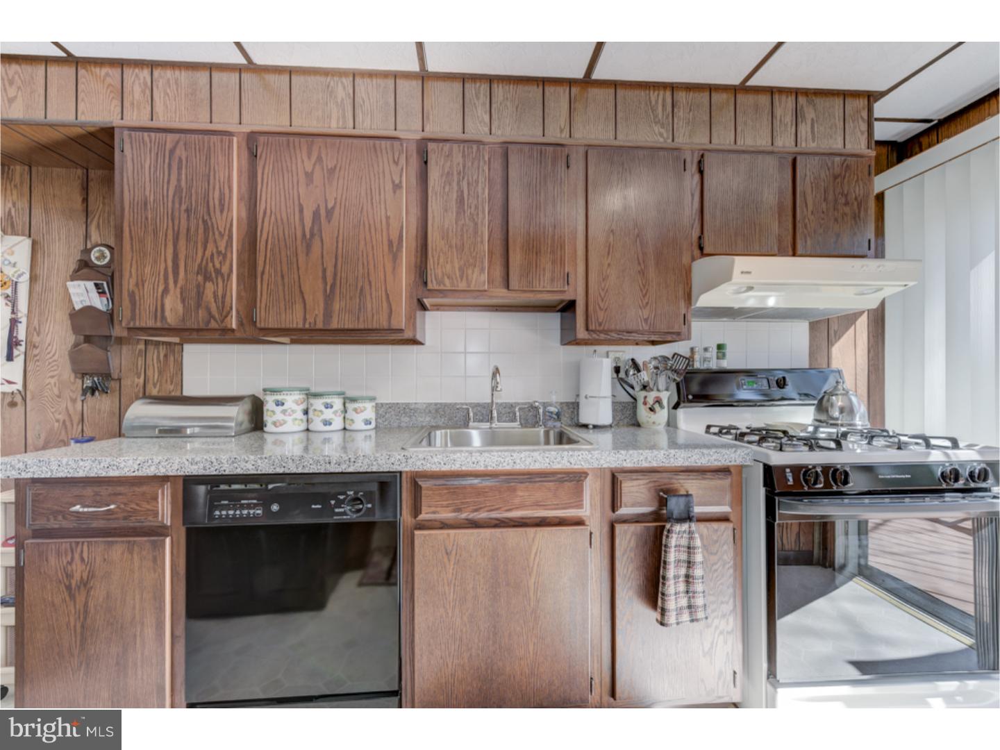 747 Humphreys Road Ardmore, PA 19003 - Photo 6 of 25 Kitchen