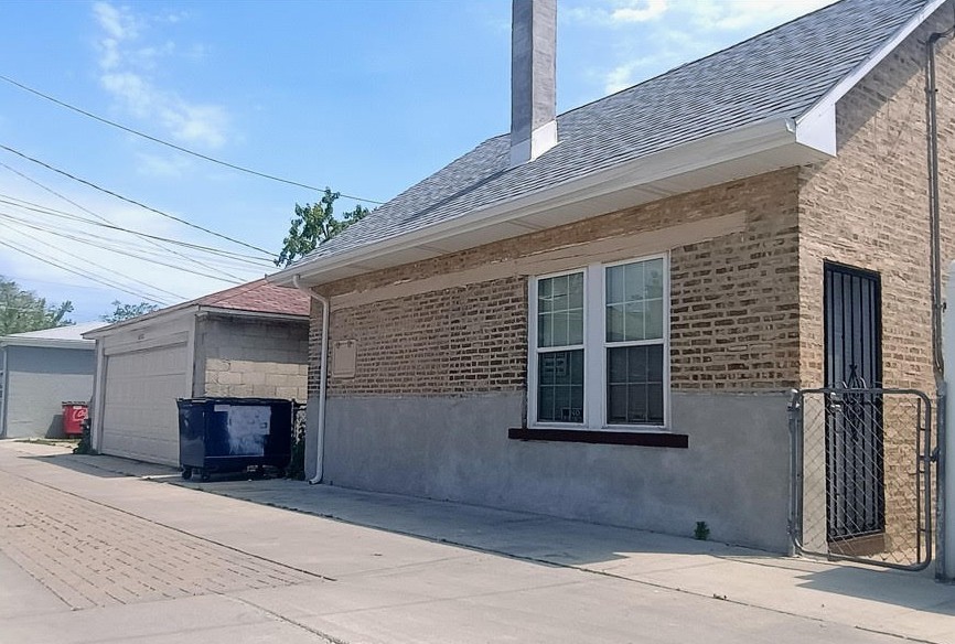 6084 75th Avenue Summit, IL 60501 - Photo 3 of 17