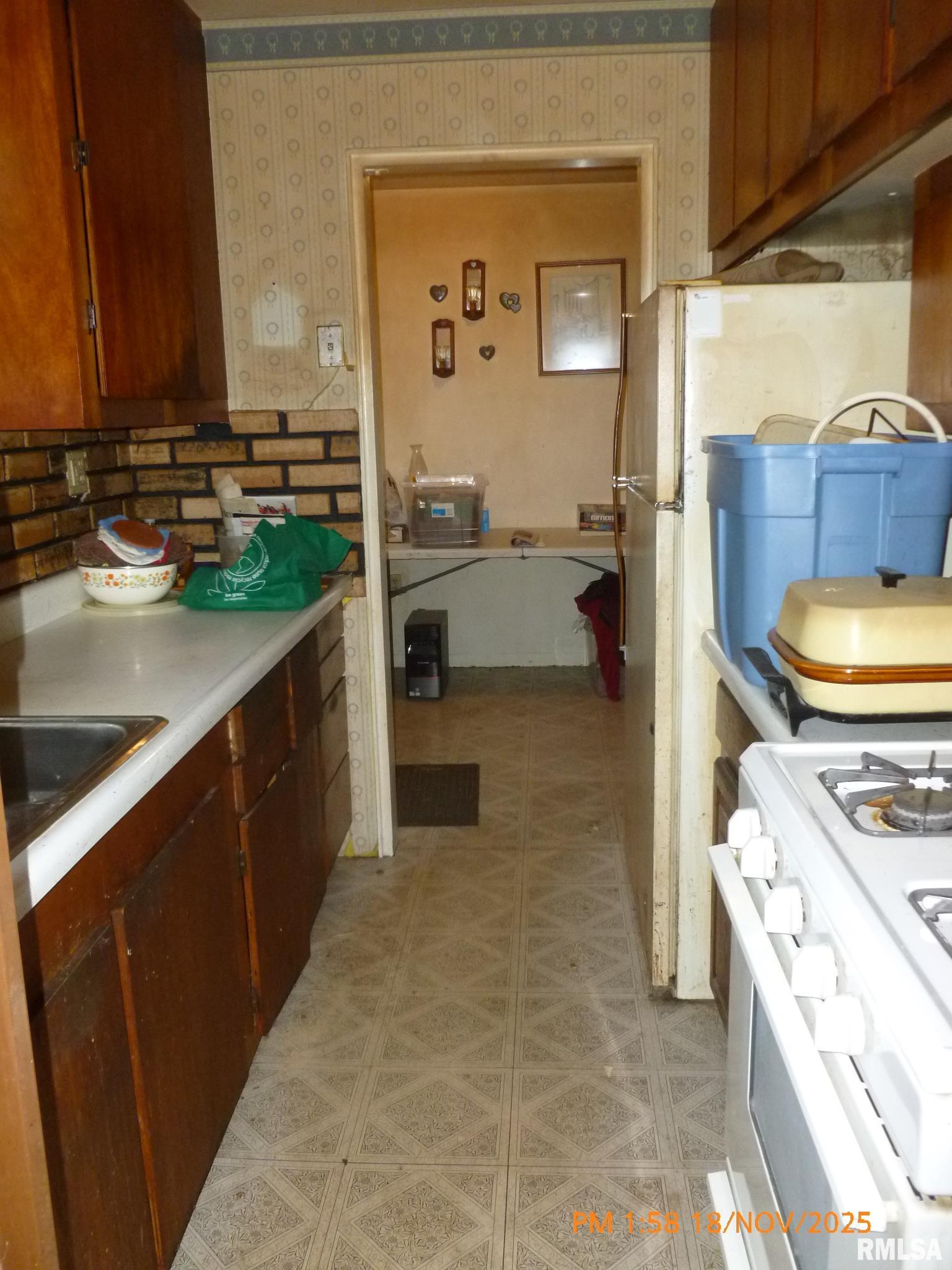 3703 13th Avenue Moline, IL 61265 - Photo 13 of 22