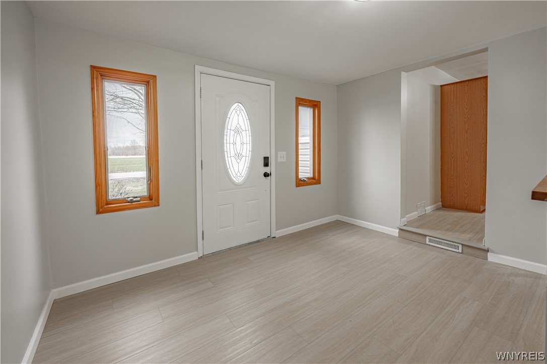 7330 Salt Road Clarence, NY 14032 - Photo 15 of 37 Side Entryway