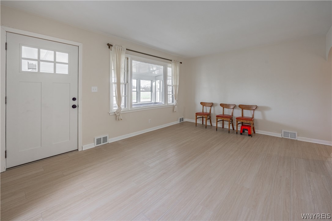 7330 Salt Road Clarence, NY 14032 - Photo 8 of 37 Living Room