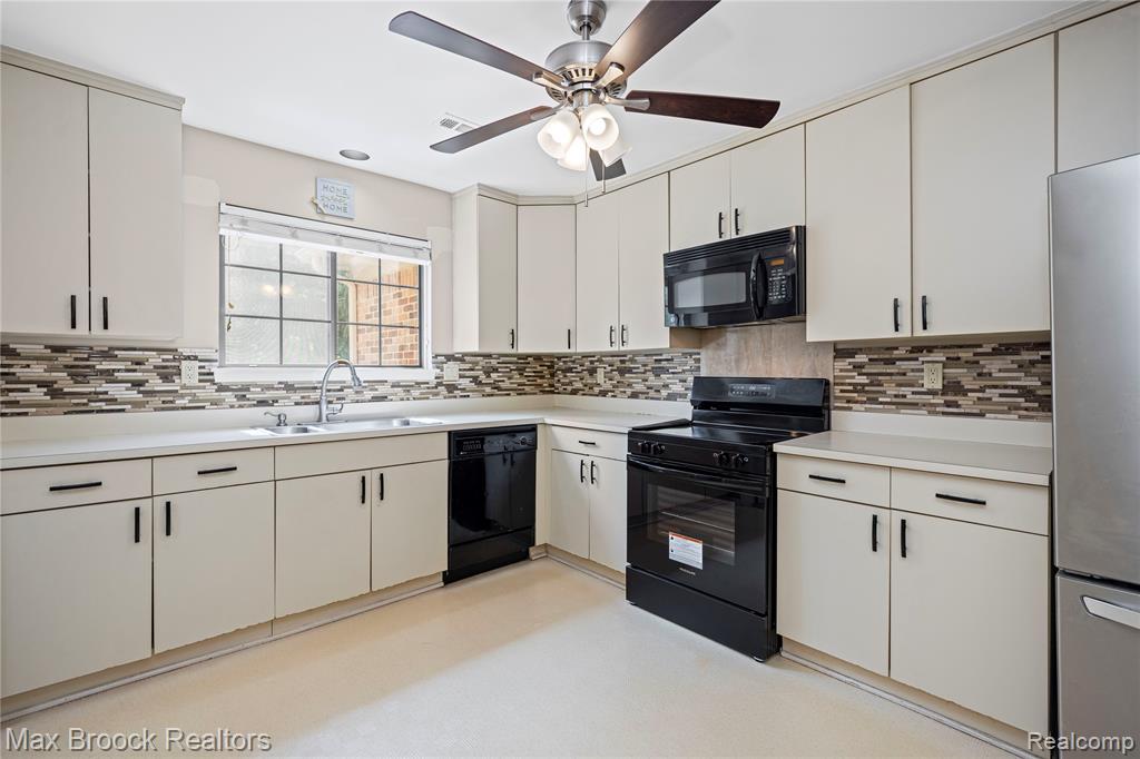 29664 Pine Ridge Circle Farmington Hills, MI 48331 - Photo 12 of 34