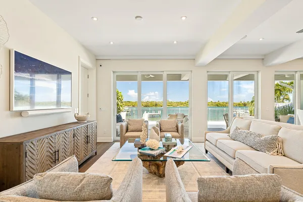 $11,333,000 | 18119 Southeast Federal Highway, Jupiter, FL 33469