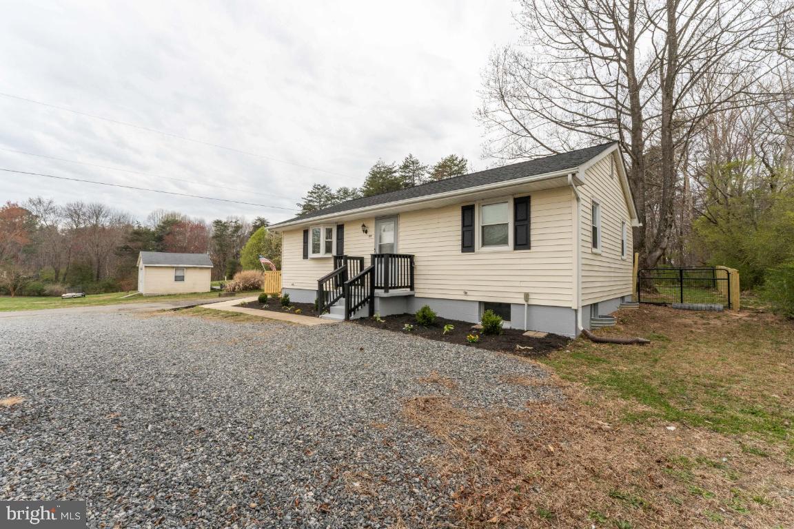 152 Greenbank Road Fredericksburg, VA 22406 - Photo 3 of 30
