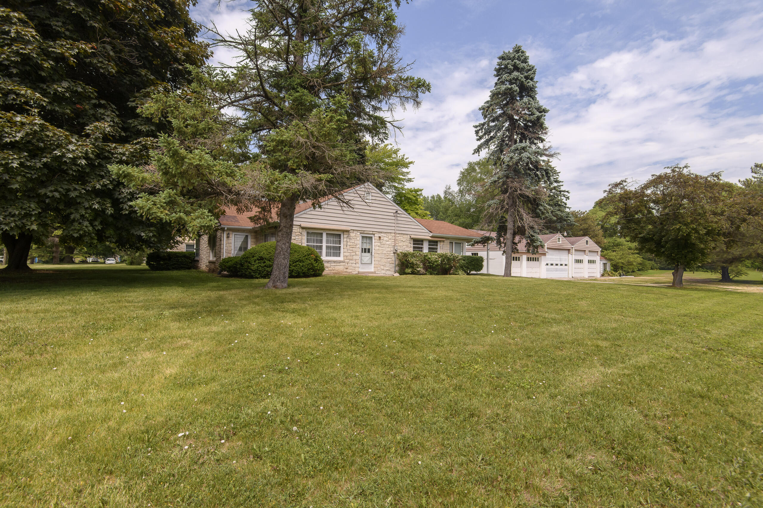 9610 North Cedarburg Road Mequon, WI 53092 - Photo 28 of 28 Corner View