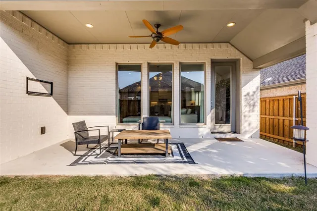 a view of a house with backyard and porch
