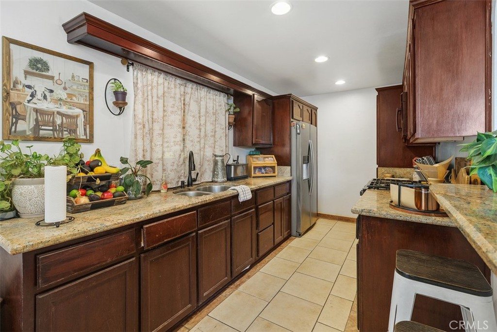 3818 Ogden Way Riverside, CA 92501 - Photo 9 of 28