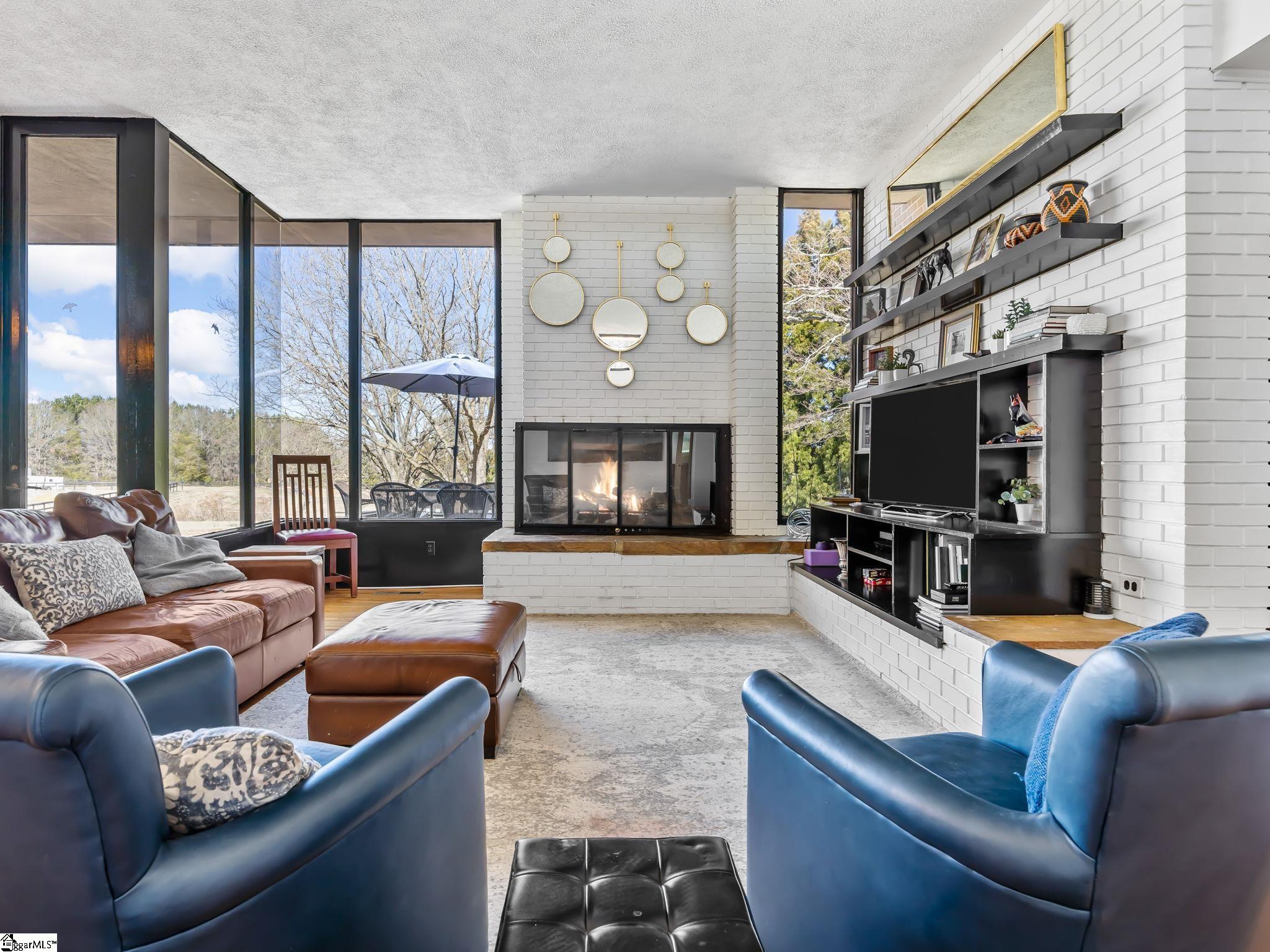 145 Dickson Road Campobello, SC 29322 - Photo 3 of 50