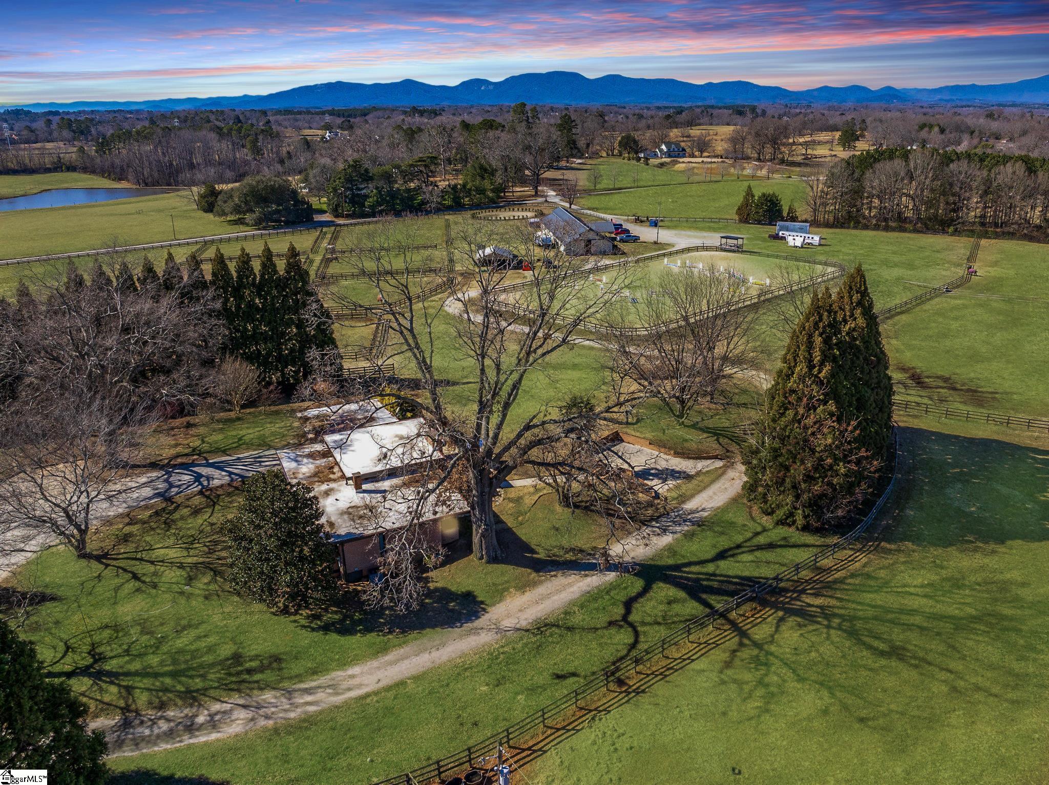 145 Dickson Road Campobello, SC 29322 - Photo 5 of 50