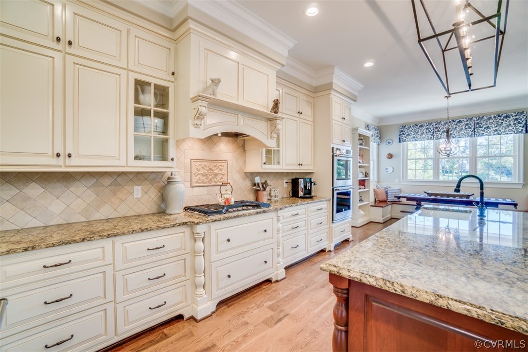 556 Raleigh Manor Road Henrico, VA 23229 - Photo 12 of 41 A chef's dream kitchen with a five burner gas cook
