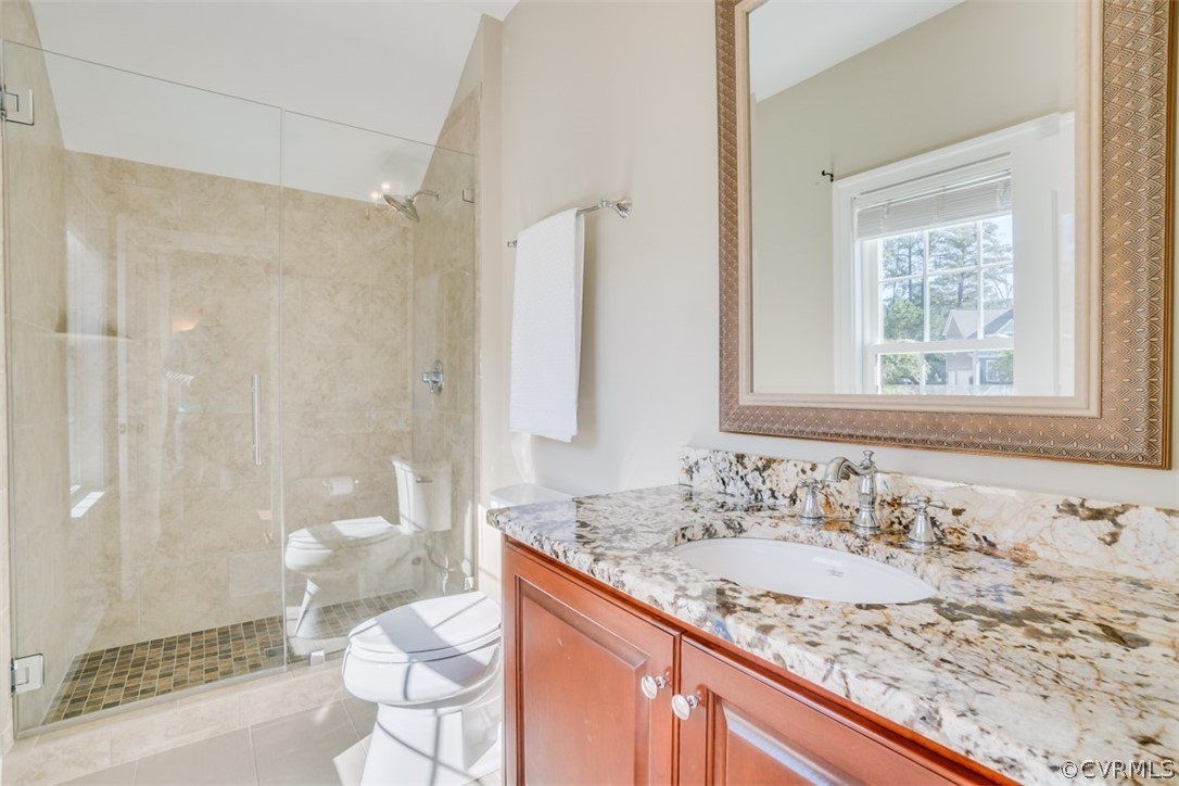 556 Raleigh Manor Road Henrico, VA 23229 - Photo 31 of 41 En-suite bath