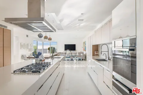 $13,500,000 | 1645 Carla Ridge, Beverly Hills, CA 90210