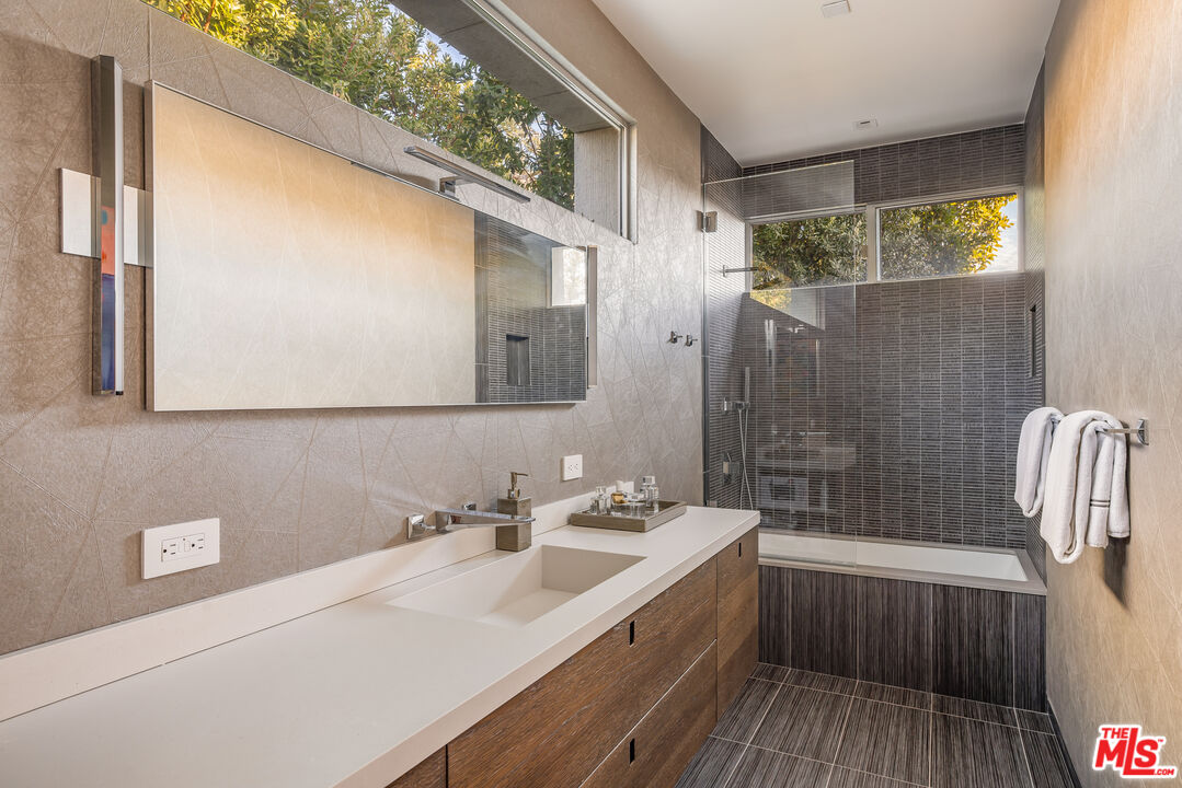 1645 Carla Ridge Beverly Hills, CA 90210 - Photo 22 of 34