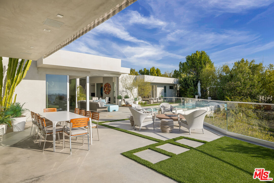 1645 Carla Ridge Beverly Hills, CA 90210 - Photo 25 of 34