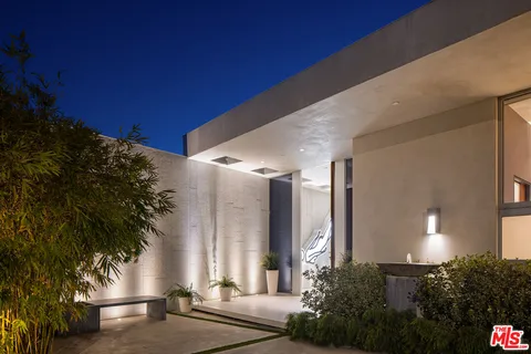 $13,500,000 | 1645 Carla Ridge, Beverly Hills, CA 90210