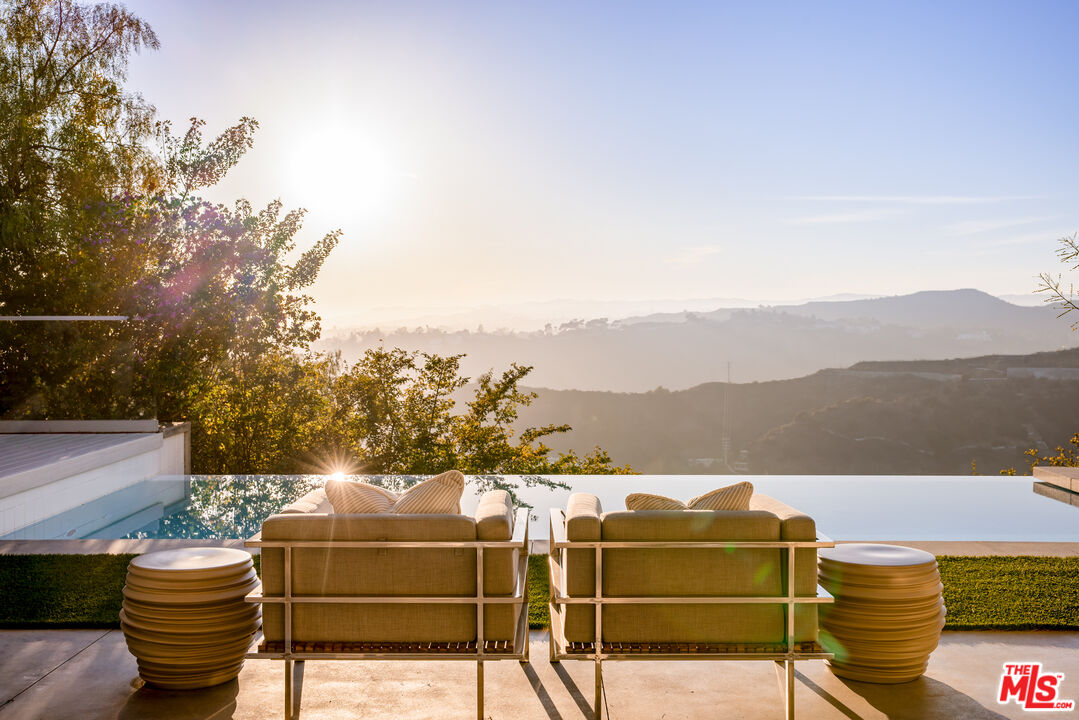1645 Carla Ridge Beverly Hills, CA 90210 - Photo 4 of 34