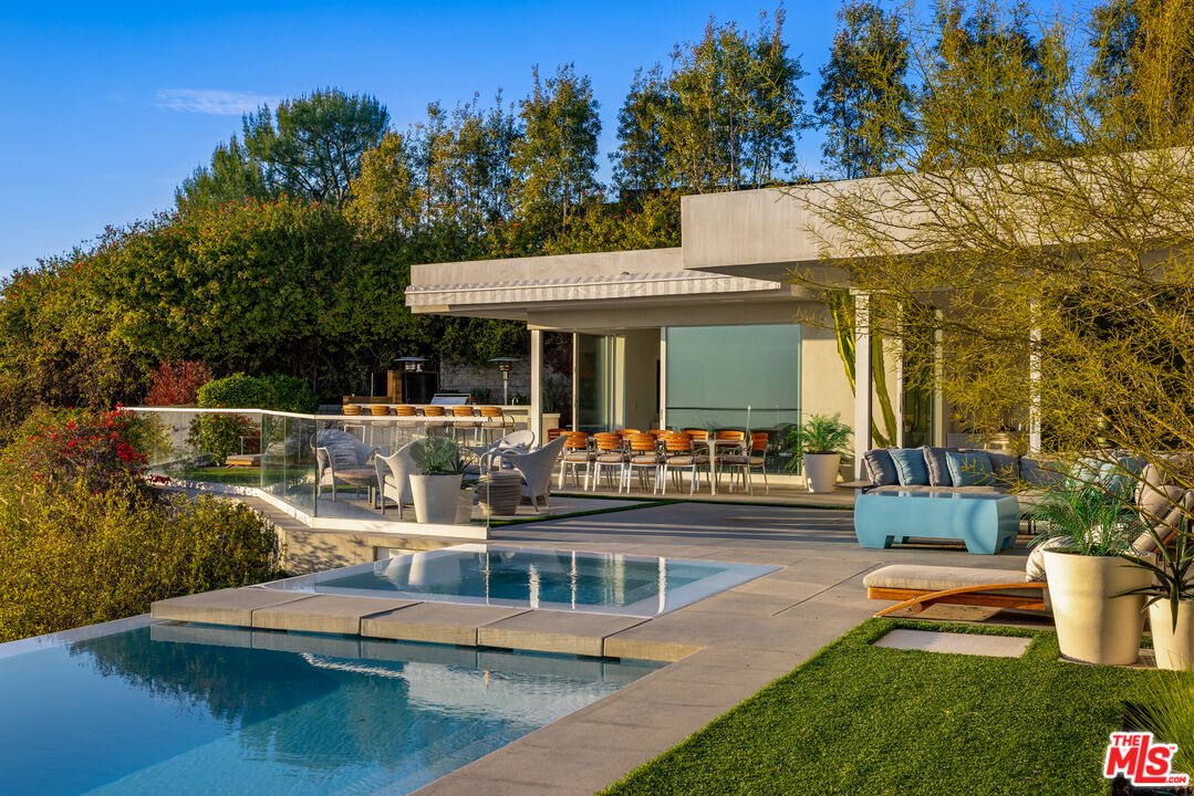 1645 Carla Ridge Beverly Hills, CA 90210 - Photo 5 of 34
