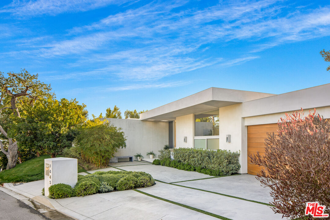 1645 Carla Ridge Beverly Hills, CA 90210 - Photo 6 of 34
