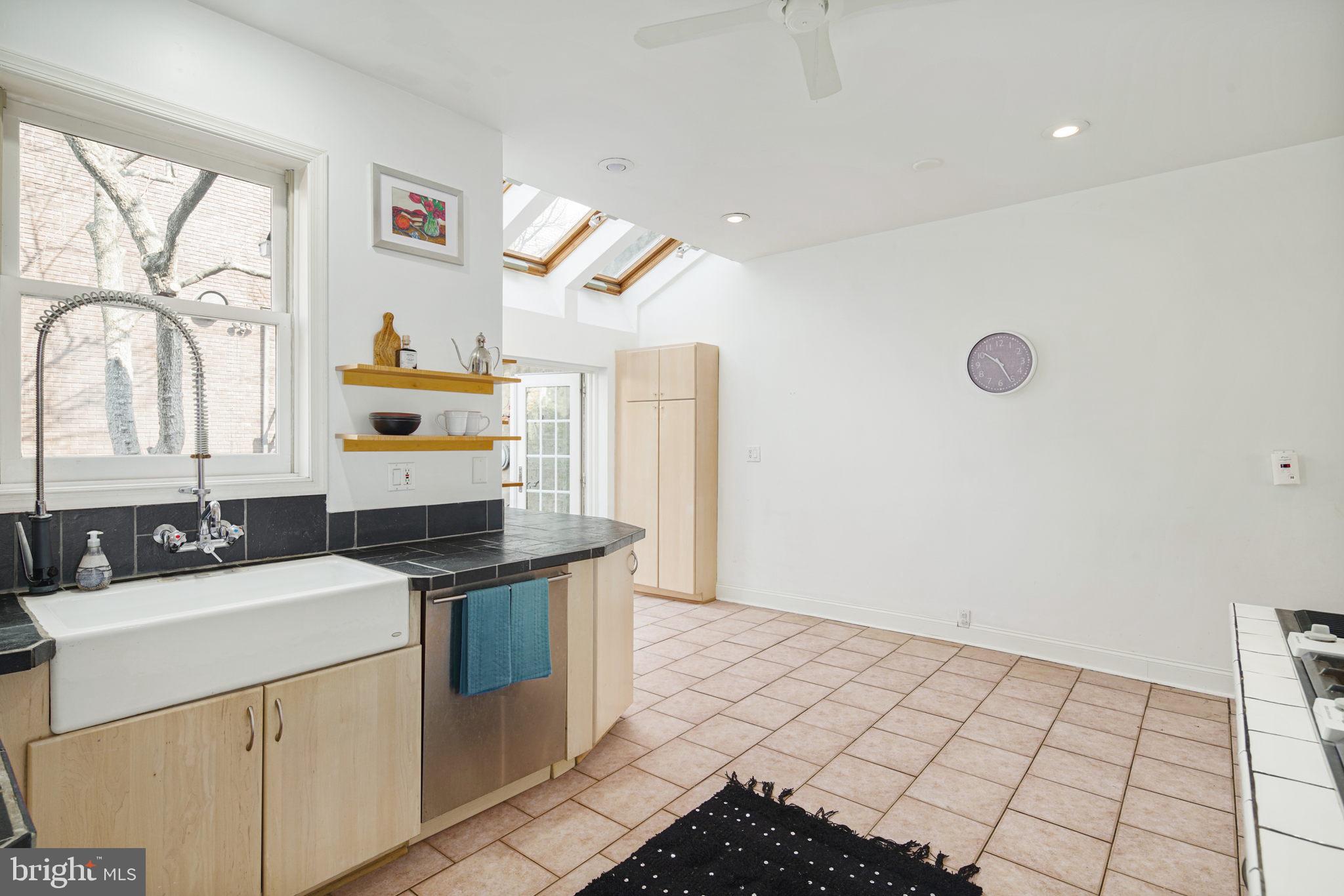 503 Pine Street Philadelphia, PA 19106 - Photo 12 of 33