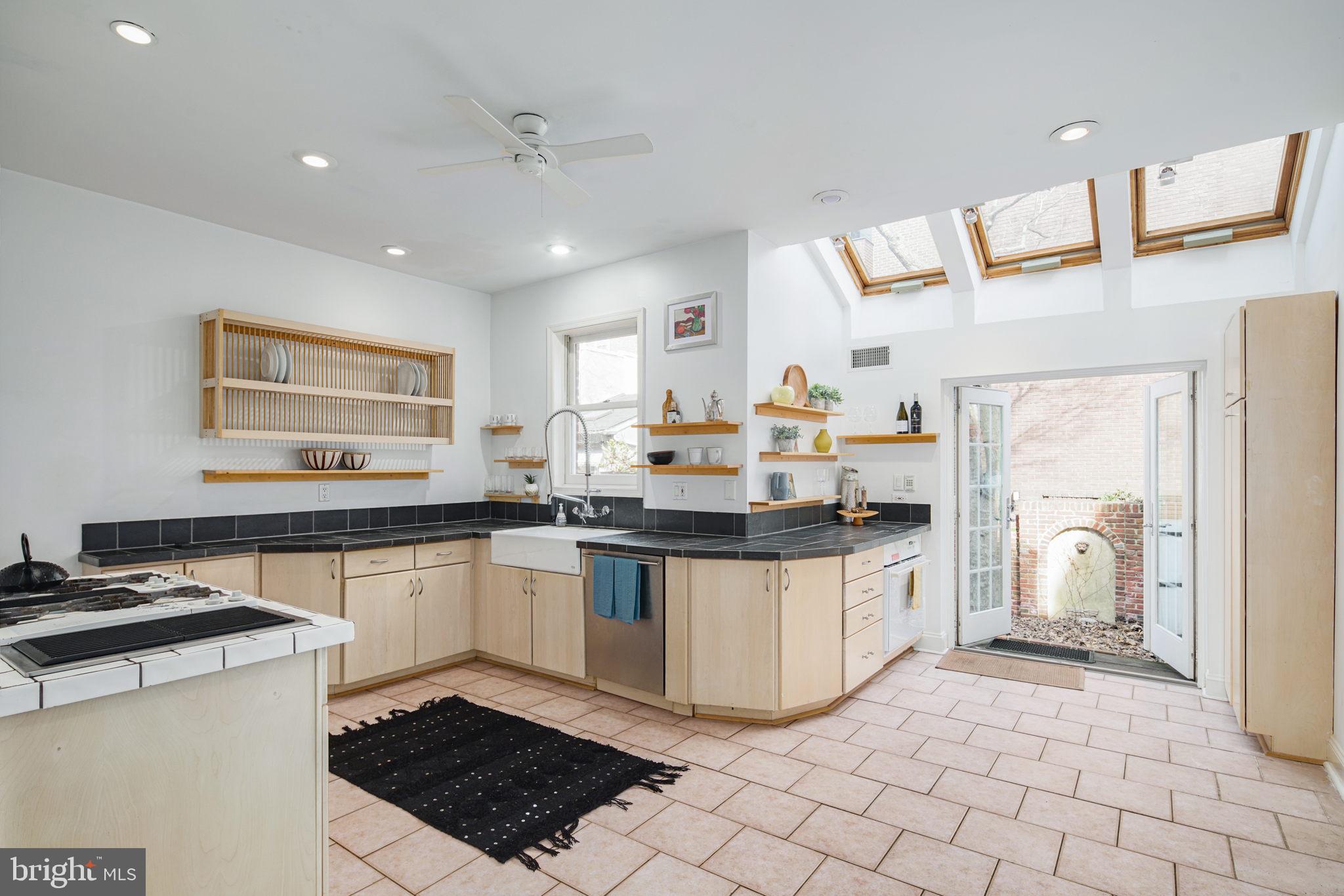 503 Pine Street Philadelphia, PA 19106 - Photo 9 of 33