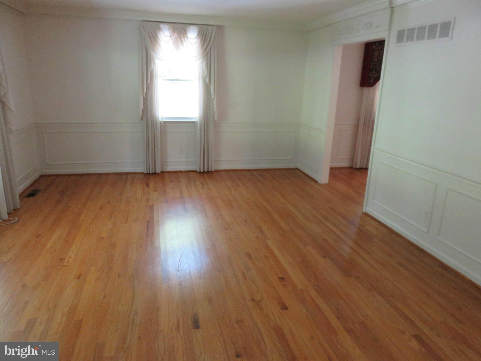 4404 Old Farm Road Baldwin, MD 21013 - Photo 2 of 30 Living Room