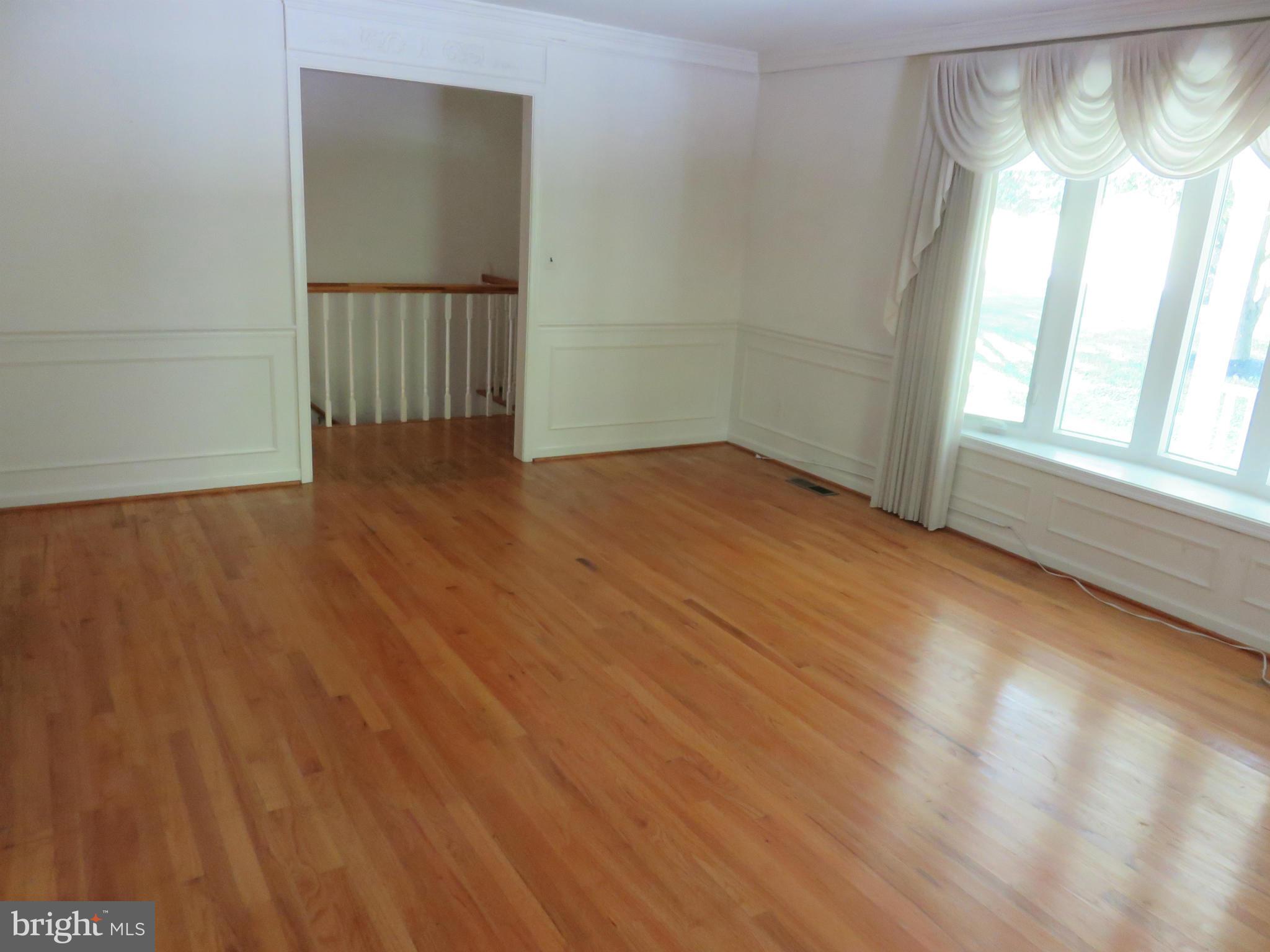 4404 Old Farm Road Baldwin, MD 21013 - Photo 4 of 30 Living Room/Entrance