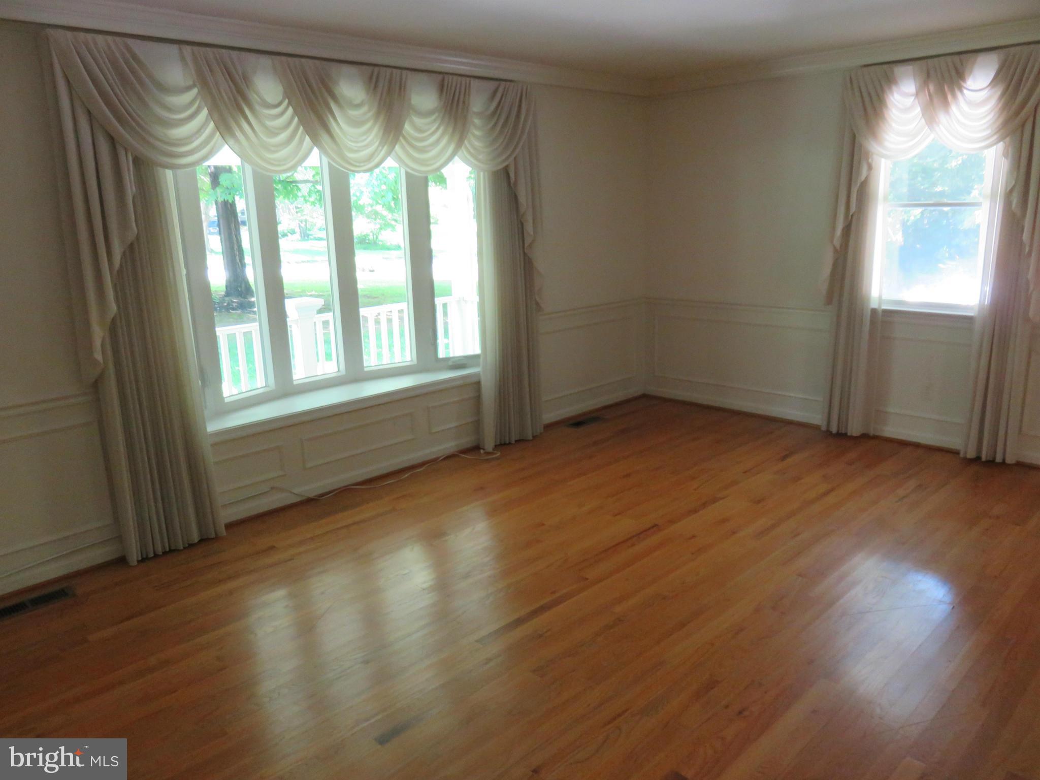 4404 Old Farm Road Baldwin, MD 21013 - Photo 5 of 30 Living Room