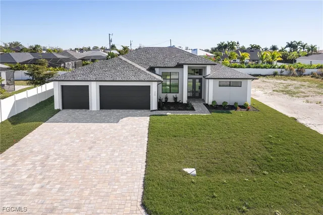 $589,000 | 305 Northwest 15th Place, Cape Coral, FL 33993