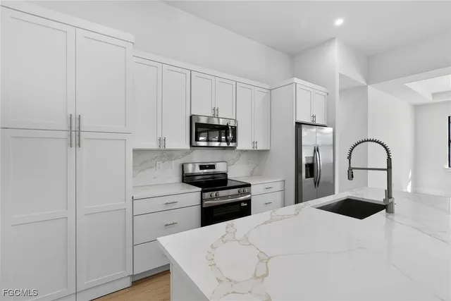 $589,000 | 305 Northwest 15th Place, Cape Coral, FL 33993