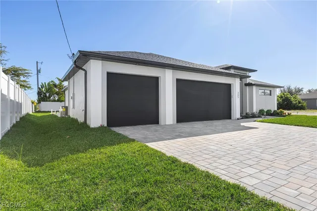 $589,000 | 305 Northwest 15th Place, Cape Coral, FL 33993