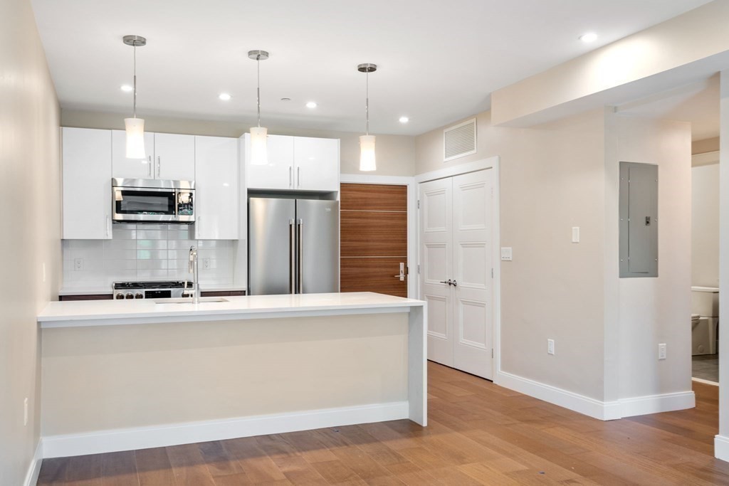 425 Lagrange Street, Unit 107 Boston, MA 02132 - Photo 4 of 20