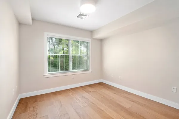 $3,000 | 425 Lagrange Street, Unit 107, Boston, MA 02132