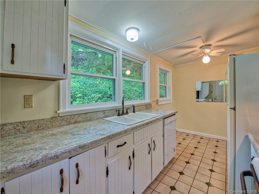 70 Ridge Road Waynesville, NC 28786 - Photo 4 of 27 Gallery Image 4