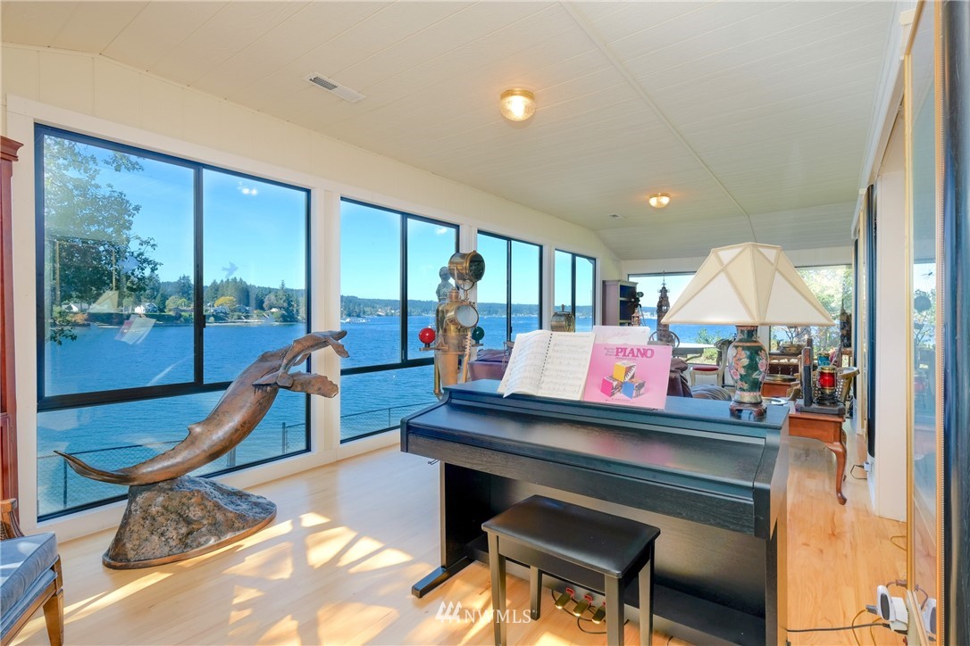 16139 Virginia Point Road Northeast Poulsbo, WA 98370 - Photo 11 of 40