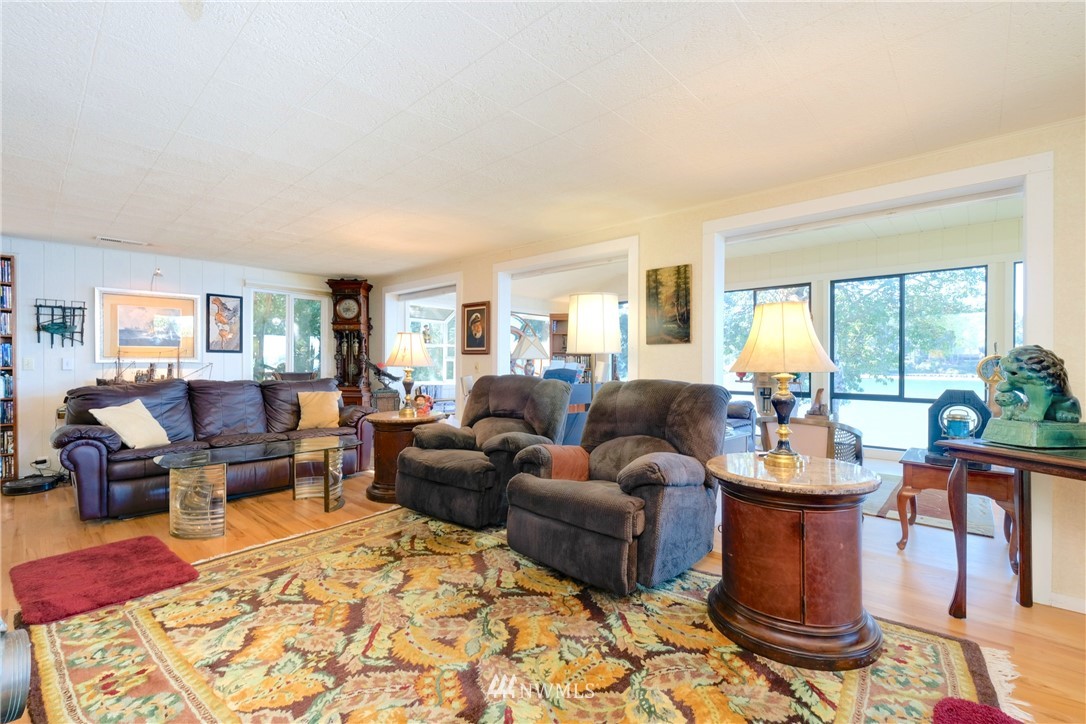 16139 Virginia Point Road Northeast Poulsbo, WA 98370 - Photo 15 of 40