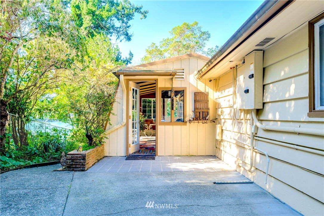 16139 Virginia Point Road Northeast Poulsbo, WA 98370 - Photo 17 of 40