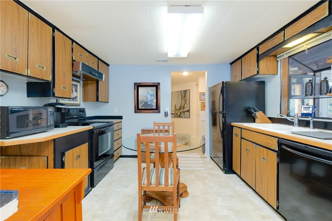 16139 Virginia Point Road Northeast Poulsbo, WA 98370 - Photo 22 of 40