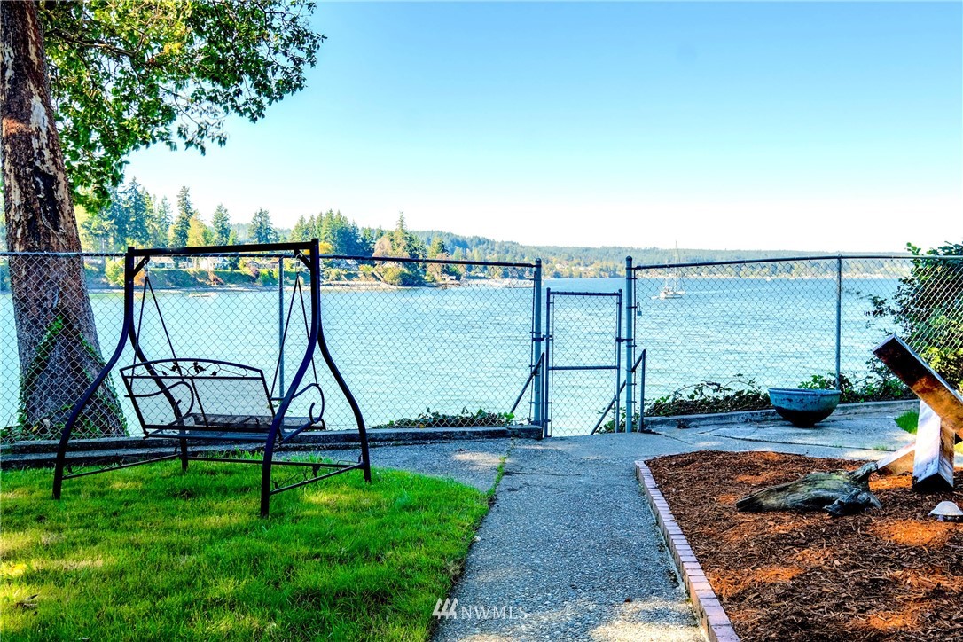 16139 Virginia Point Road Northeast Poulsbo, WA 98370 - Photo 4 of 40