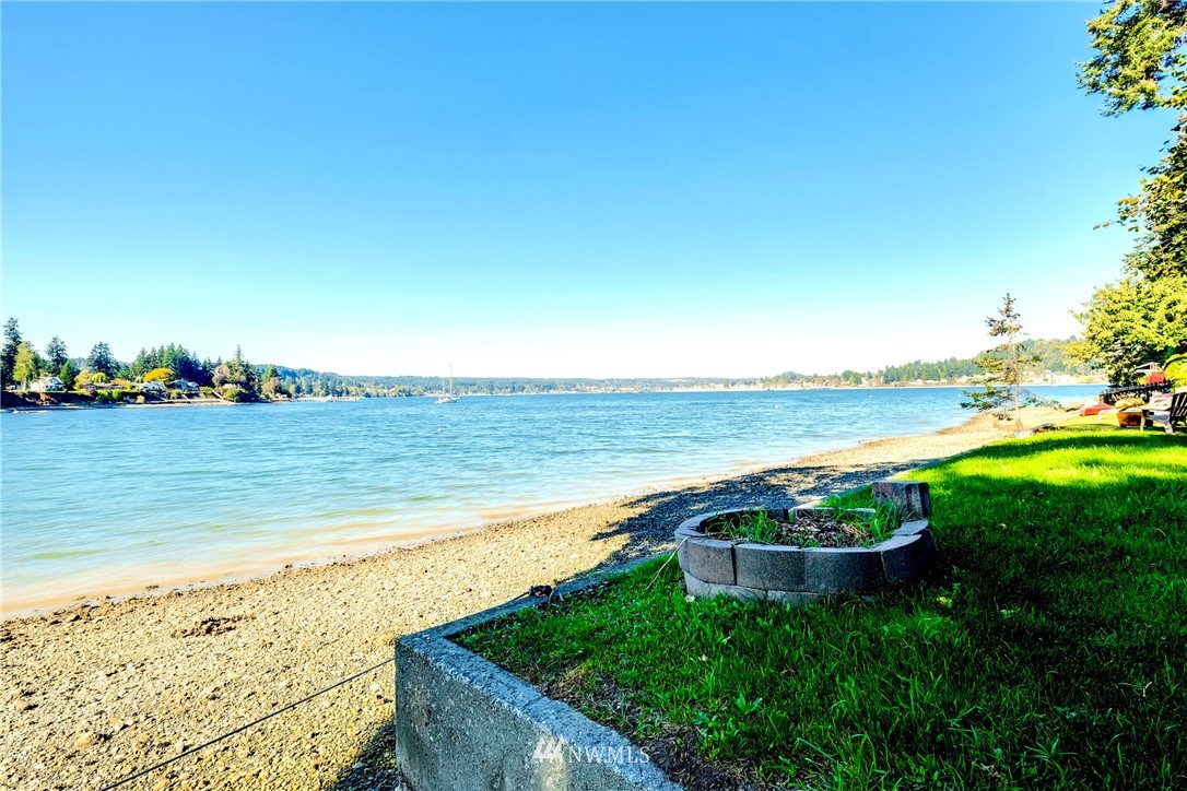 16139 Virginia Point Road Northeast Poulsbo, WA 98370 - Photo 6 of 40