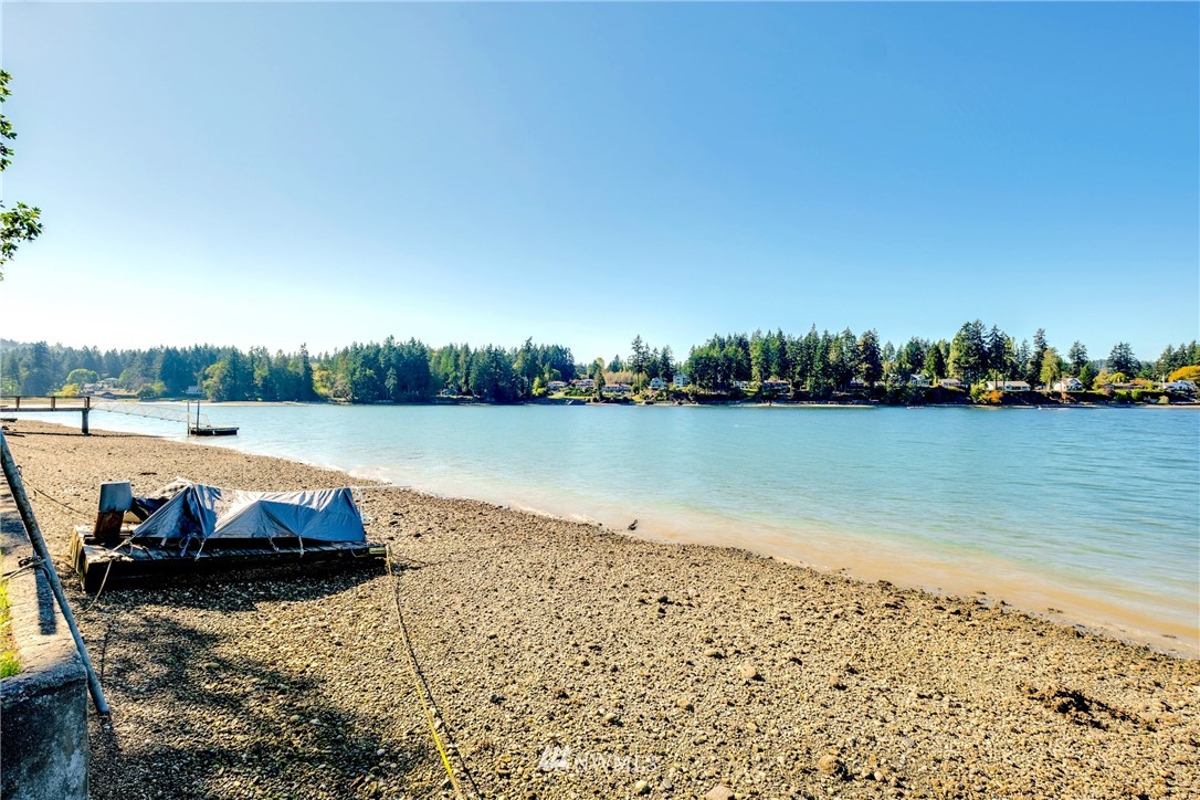 16139 Virginia Point Road Northeast Poulsbo, WA 98370 - Photo 7 of 40