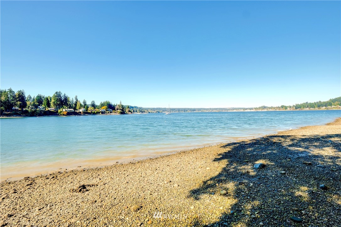 16139 Virginia Point Road Northeast Poulsbo, WA 98370 - Photo 8 of 40