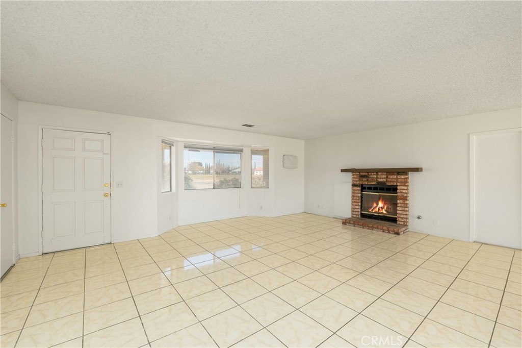 11135 Truchas Road Apple Valley, CA 92308 - Photo 5 of 35 a view of an empty room with a window